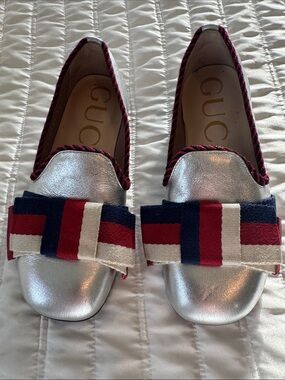 Gucci Silver Leather Slip-Ons with Red Navy Ivory Ribbon Bow